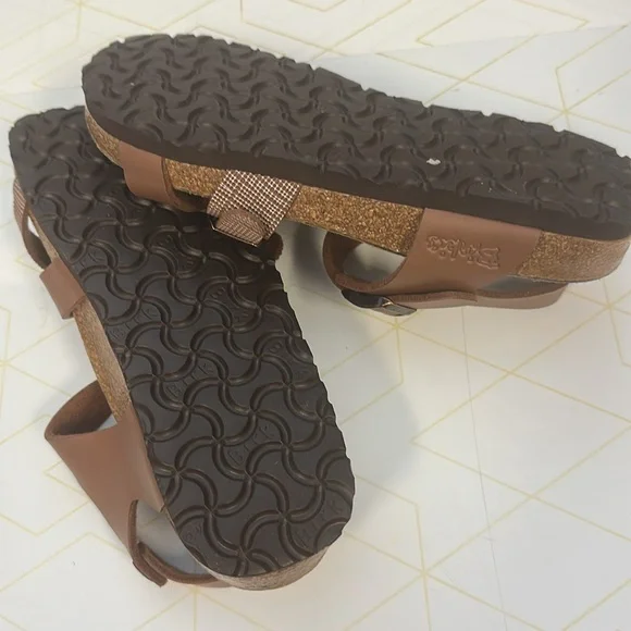 Birki’s Tan Sandals with Adjustable Straps - Picture 4 of 4